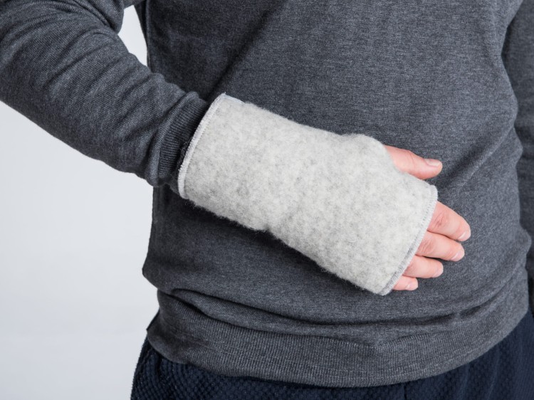 Maleni opaska wełniana na nadgarstek.jpg