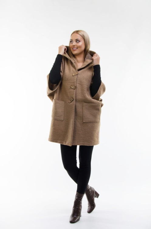 Maleni kamizleka poncho Claudia camel 1.jpg