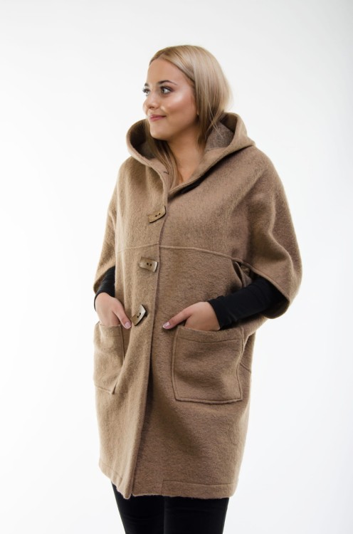 Maleni kamizleka poncho Claudia camel 3.jpg