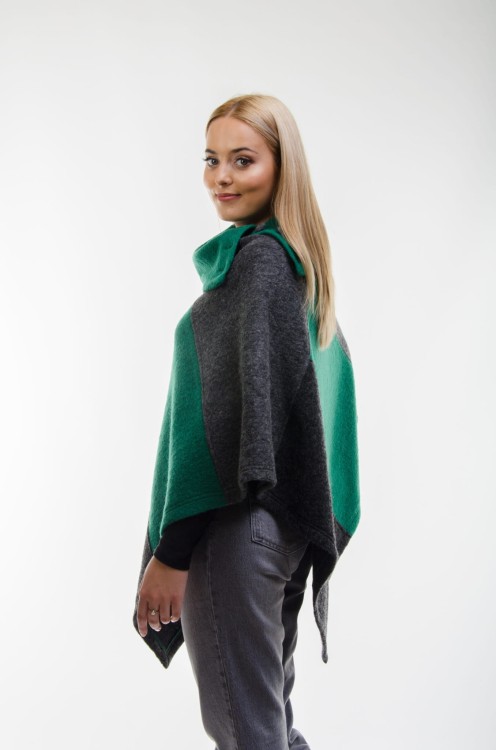 Maleni poncho Tres butelkowa zieleń 1.jpg
