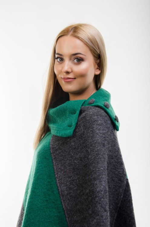 Maleni poncho Tres butelkowa zieleń 2.jpg