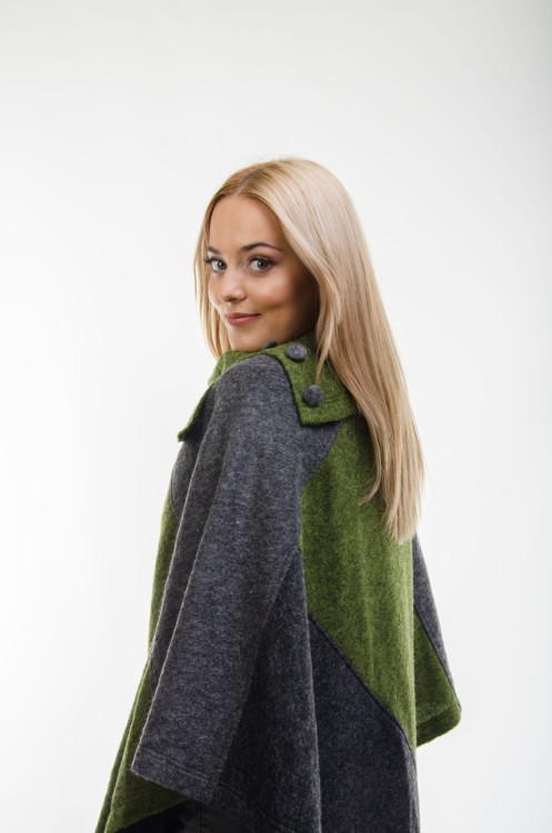Maleni poncho Tres zielono szare 4.jpg