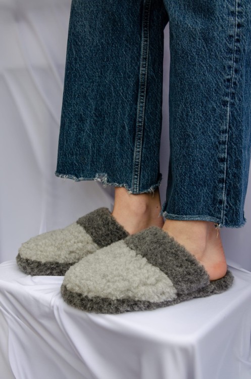 Maleni pantofle wełniane wsuwane szaro grafitowe 2.jpg