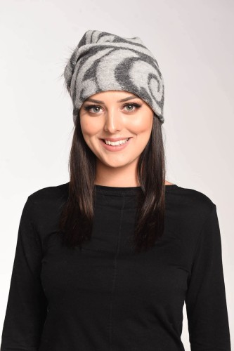 Maleni czapka Andrea szara z pomponem 2.jpg