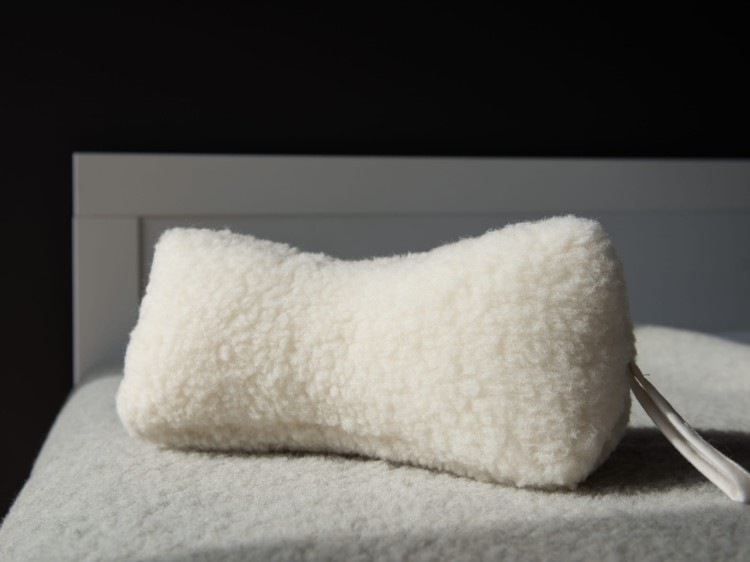 Maleni wełniany wałek profilowany krem 1.jpg