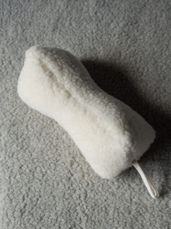 Maleni wełniany wałek profilowany krem 2.jpg