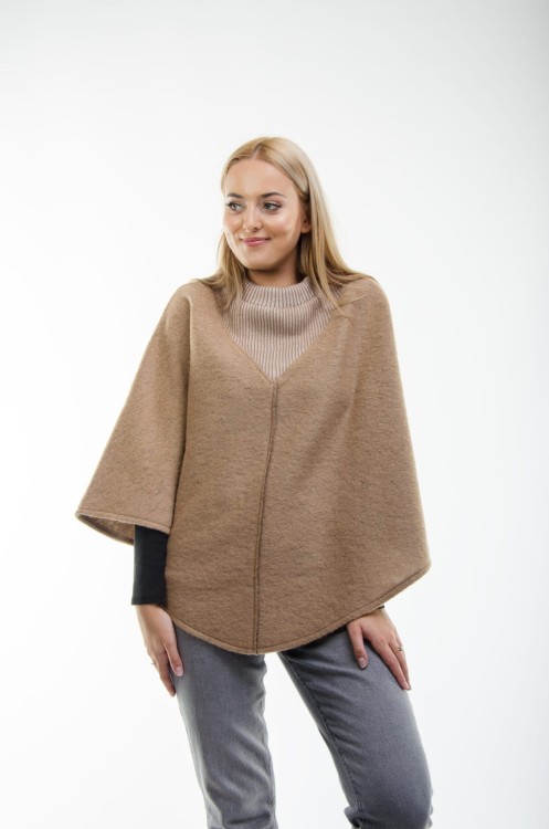 Maleni poncho Roma II camel 3.jpg