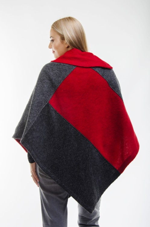 Maleni poncho Tres czwrwone 2.jpg