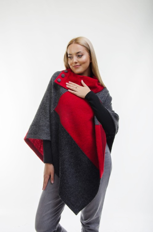 Maleni poncho Tres czwrwone 3.jpg