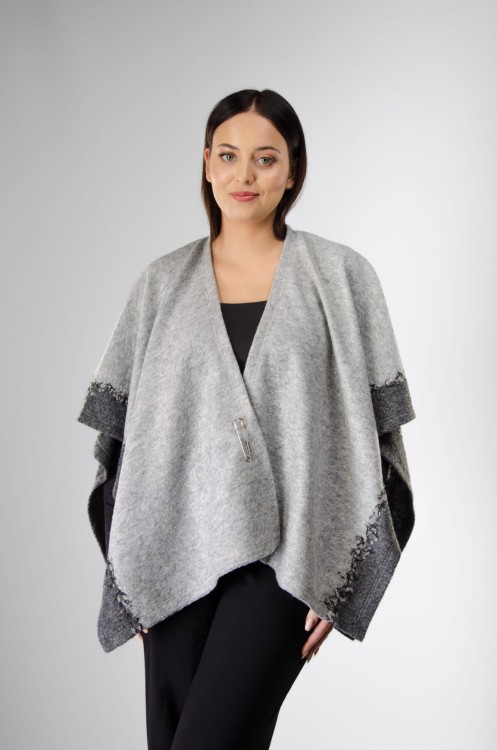 Maleni poncho szal szary 1.jpg