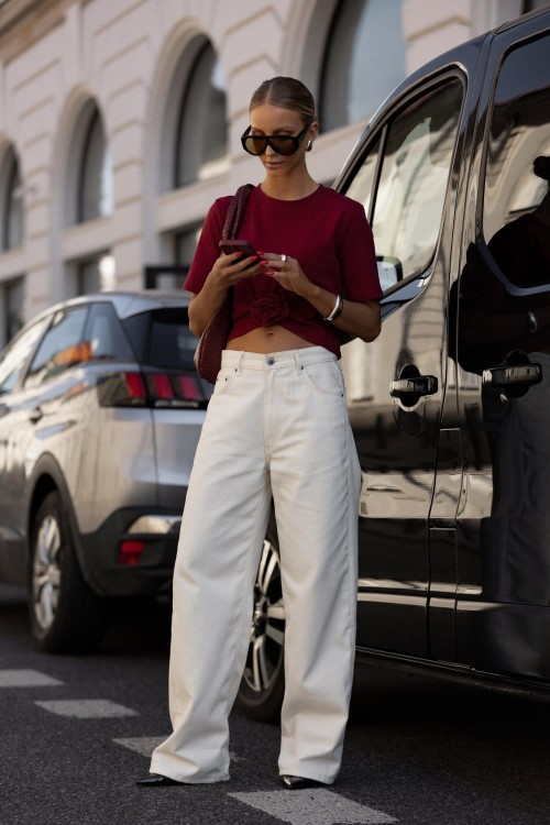 Bordowy t-shirt Elvie z marszczeniem i różą-2 4177  | 1493-S