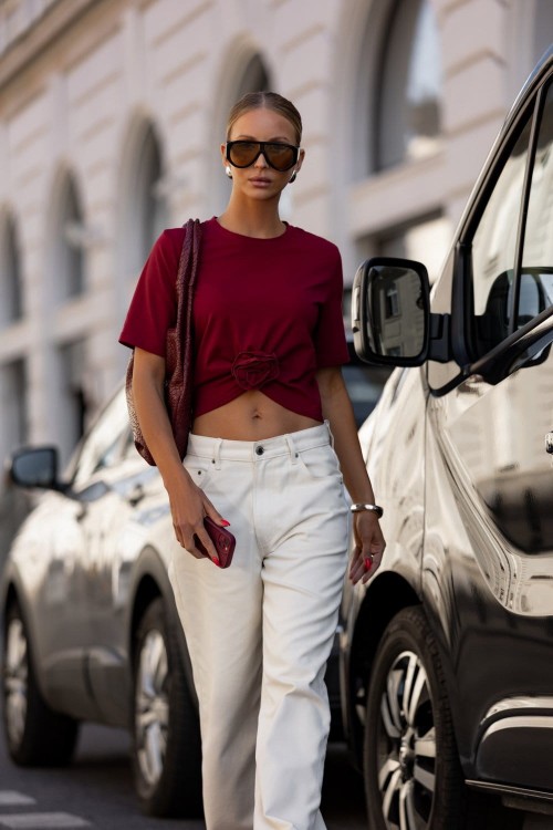 Bordowy t-shirt Elvie z marszczeniem i różą-3 4177  | 1493-S