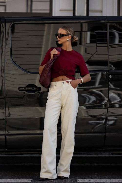 Bordowy t-shirt Elvie z marszczeniem i różą-4 4177  | 1493-S