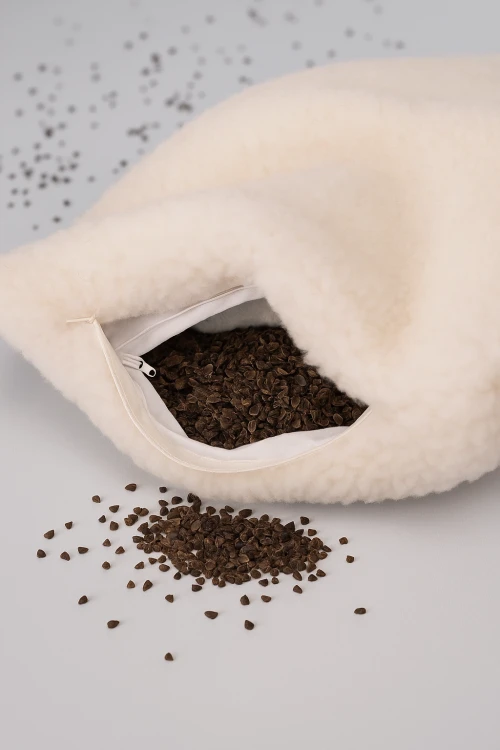 Maleni poduszka_welniana_z_gryka2.webp