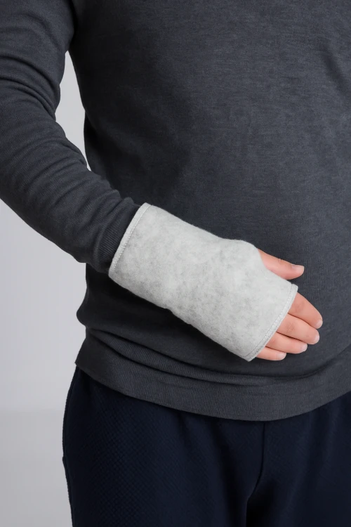 Maleni opaska wełniana na nadgarstek