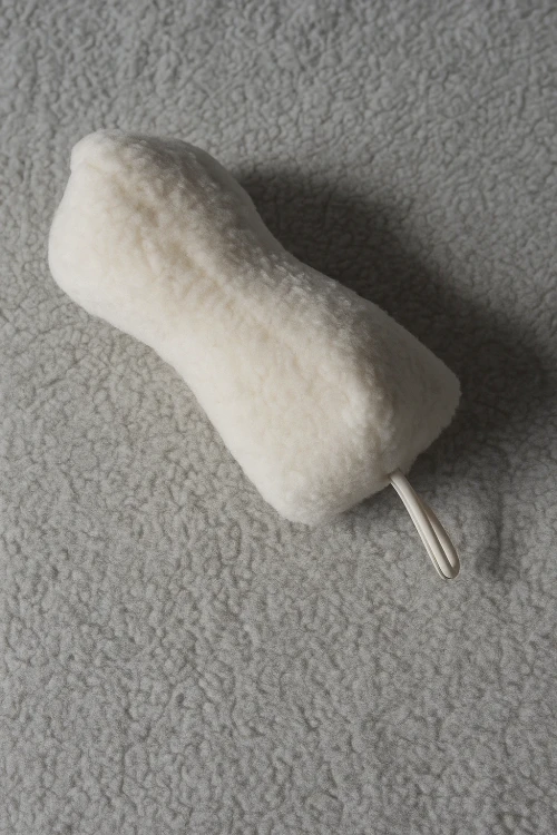 Maleni wełniany wałek profilowany krem 2.jpg