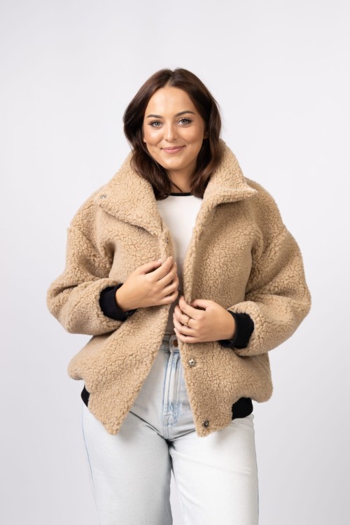 Maleni Wełniana kurtka bomberka z baranka – FARO krótka kurtka 100% wełna beżowa