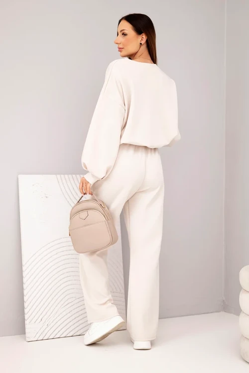 Komplet damski masełko bluza z broszką i spodnie z prostą nogawką beżowy-4 4391 