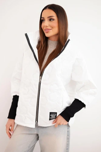 Kurtka damska wiosenna pikowana z ozdobnym tłoczeniem i zamkiem biała-1 4417 
