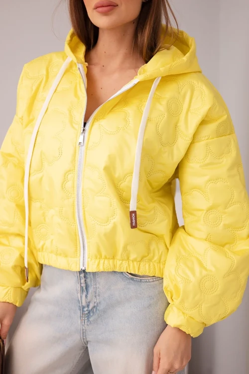 Kurtka damska pikowana z kapturem i ozdobnym tłoczeniem kwiatowym żółta-2 4457 
