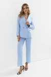 Garnitur damski Marta – błękitny komplet marynarka i spodnie  