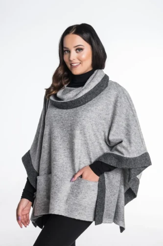 Szare ponczo damskie oversize z 100% wełny – Greta Maleni (1).webp