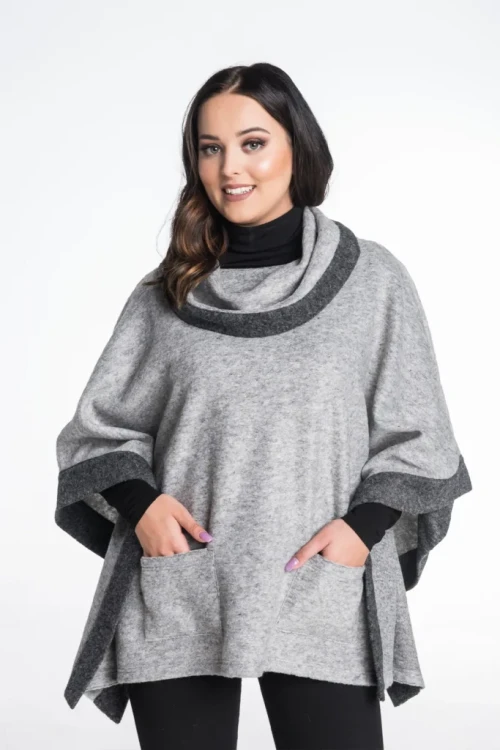 Szare ponczo damskie oversize z 100% wełny – Greta Maleni (3).webp