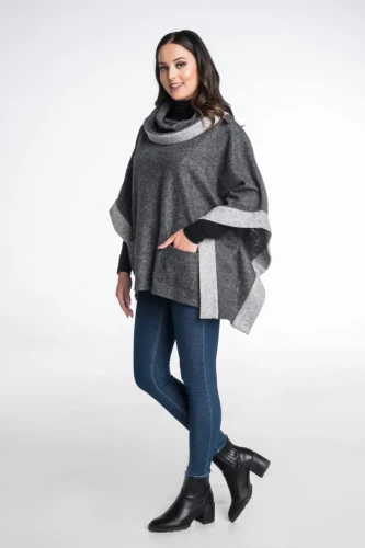 Grafitowe ponczo damskie oversize z 100% wełny – Greta Maleni (2).webp