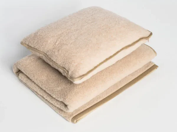 Maleni-Beżowy-koc-wełniany-(baranek)-2