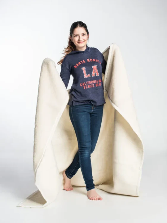 Maleni-Kremowy-koc-wełniany-(baranek)-3