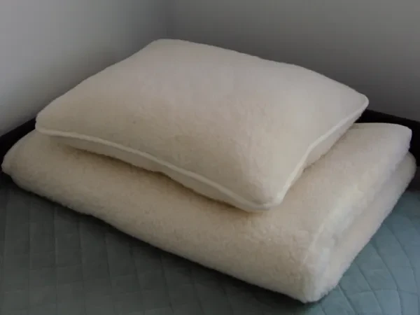 Maleni-Kremowy-koc-wełniany-(baranek)-4