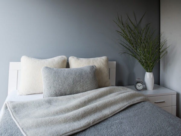 Maleni-Kołdra-Ecowool-szara-3