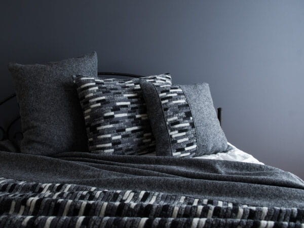 Maleni-Narzuta-Loft-antracyt-1-3