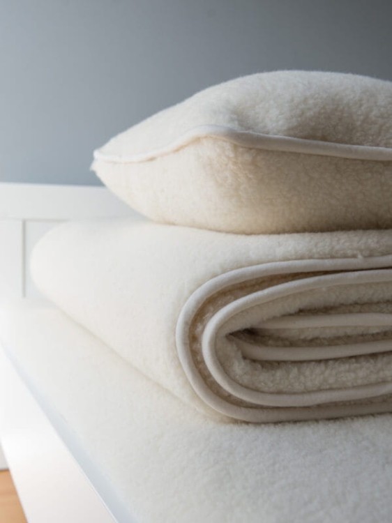 Maleni-Poduszka-ecowool-kremowa-1