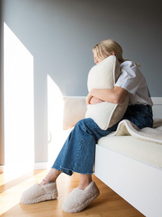 Maleni-Poduszka-ecowool-kremowa-3